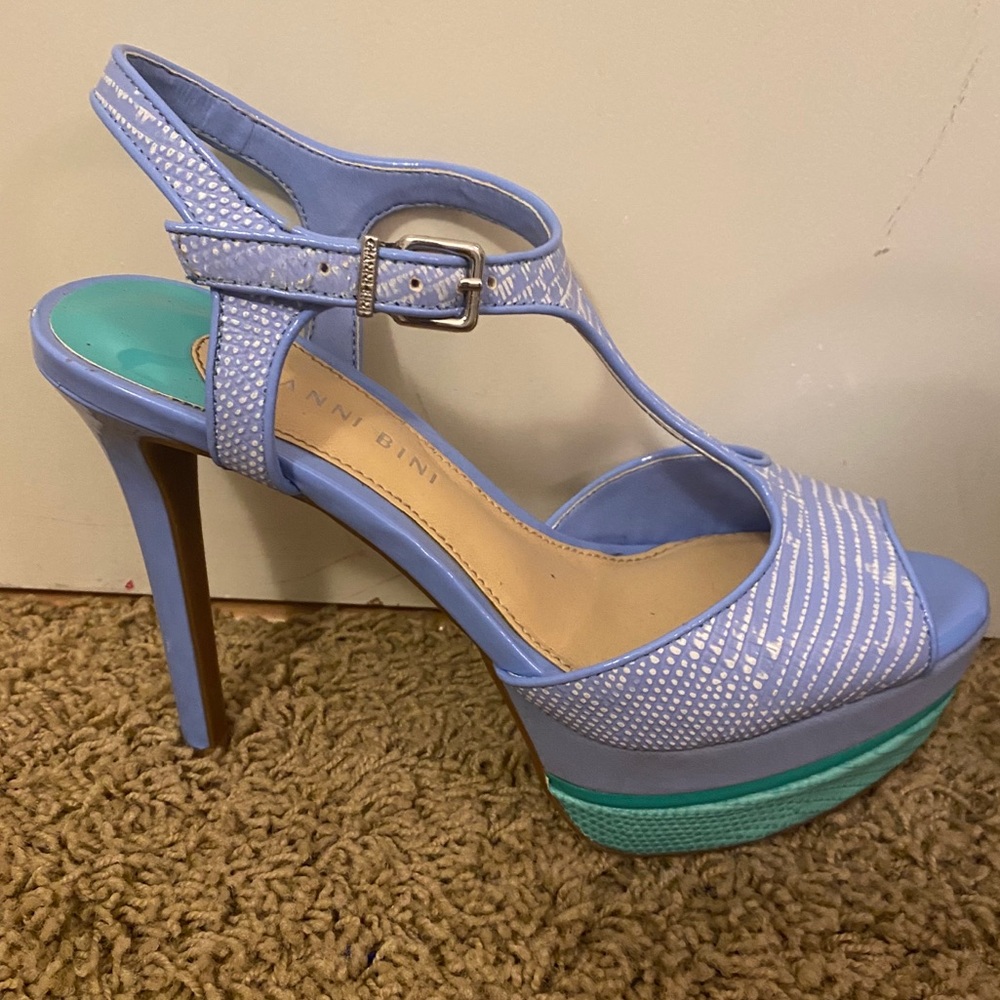Gianni Bini Blue Heels size 6